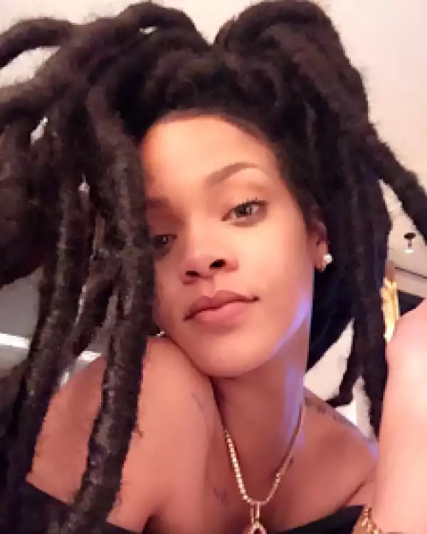Rihanna beautiful as she shows off dreads in new photo